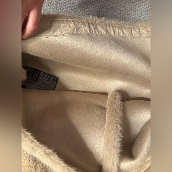 Zara Viral Faux Fur Cropped Jacket Round Neck Button Front Size L - Picture 13 of 16